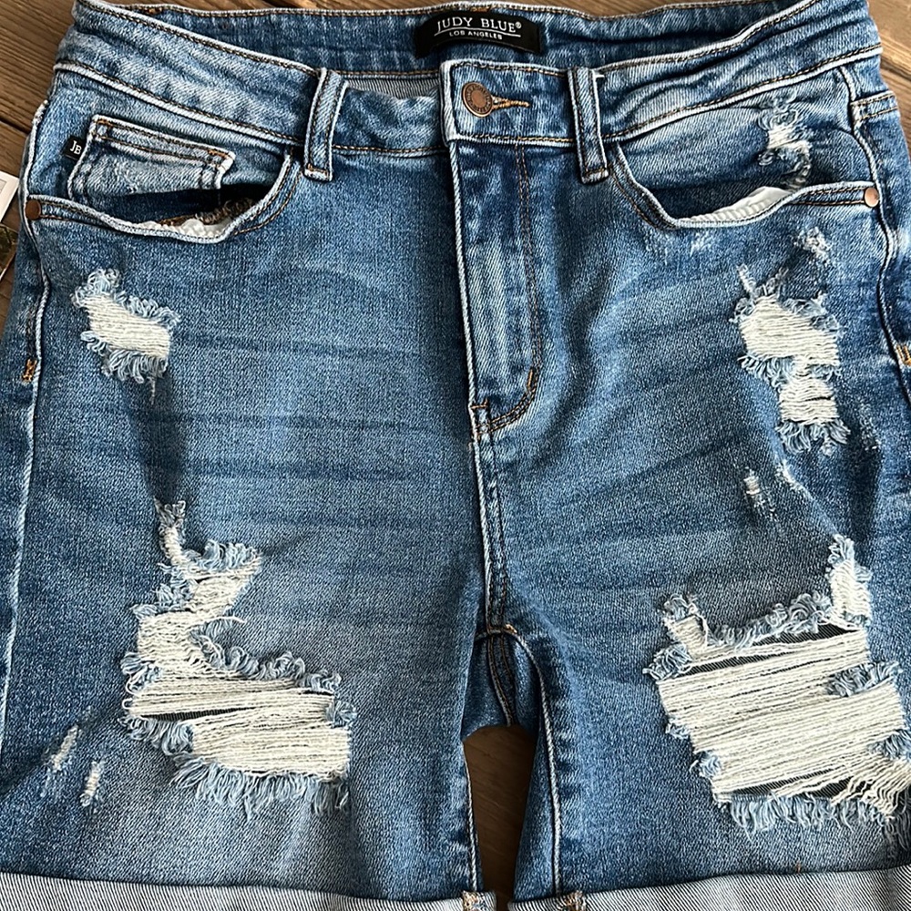 Judy Blue distressed cuffed jean shorts size L like new. Can fit an XL